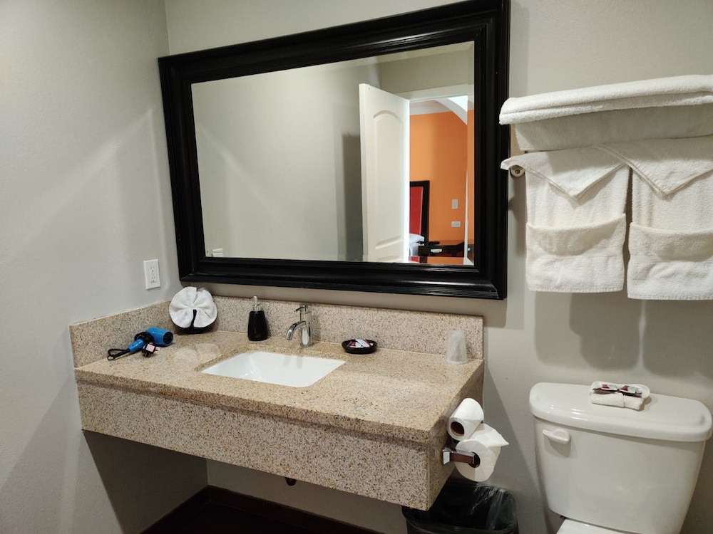 LYFE INN & SUITES by AGA - LAX Airport 34/60