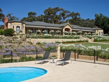 BRICE HILL COUNTRY LODGE 15/15