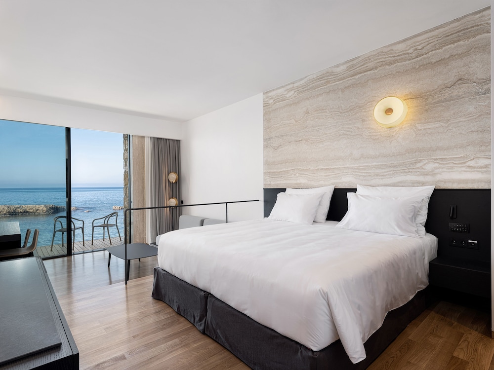 DELUXE, DOUBLE OR TWIN BED, SEA VIEW, BALCONY