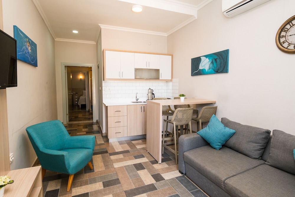 M Suite Hotel 23/50