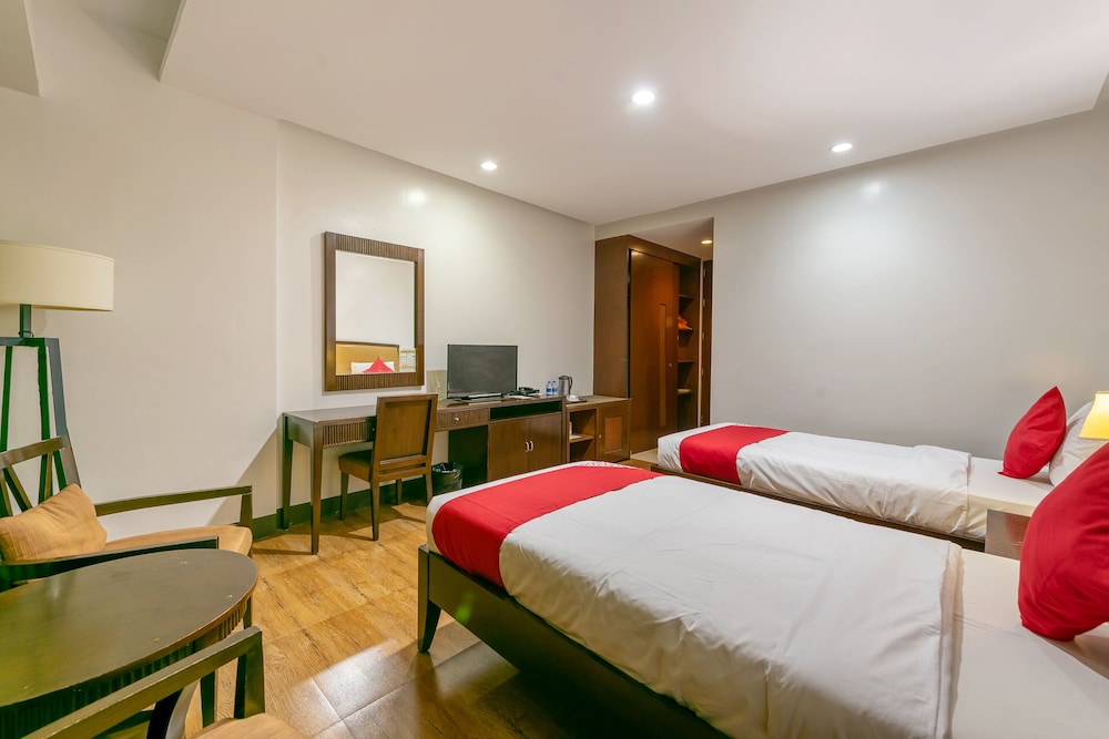 Capital O 176 Bliss Hotel 26/60
