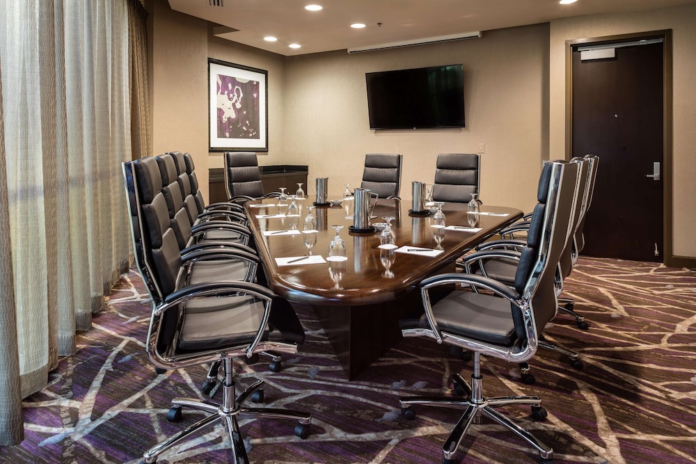 Embassy Suites By Hilton Crystal City National Airport 53/65