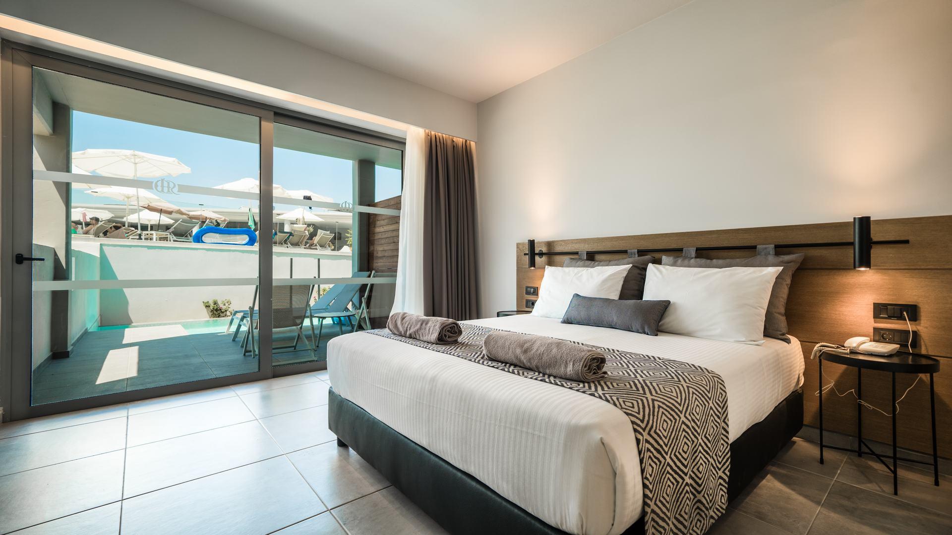 Superior, Double Bed, Garden View, Swim Up Poolterrace