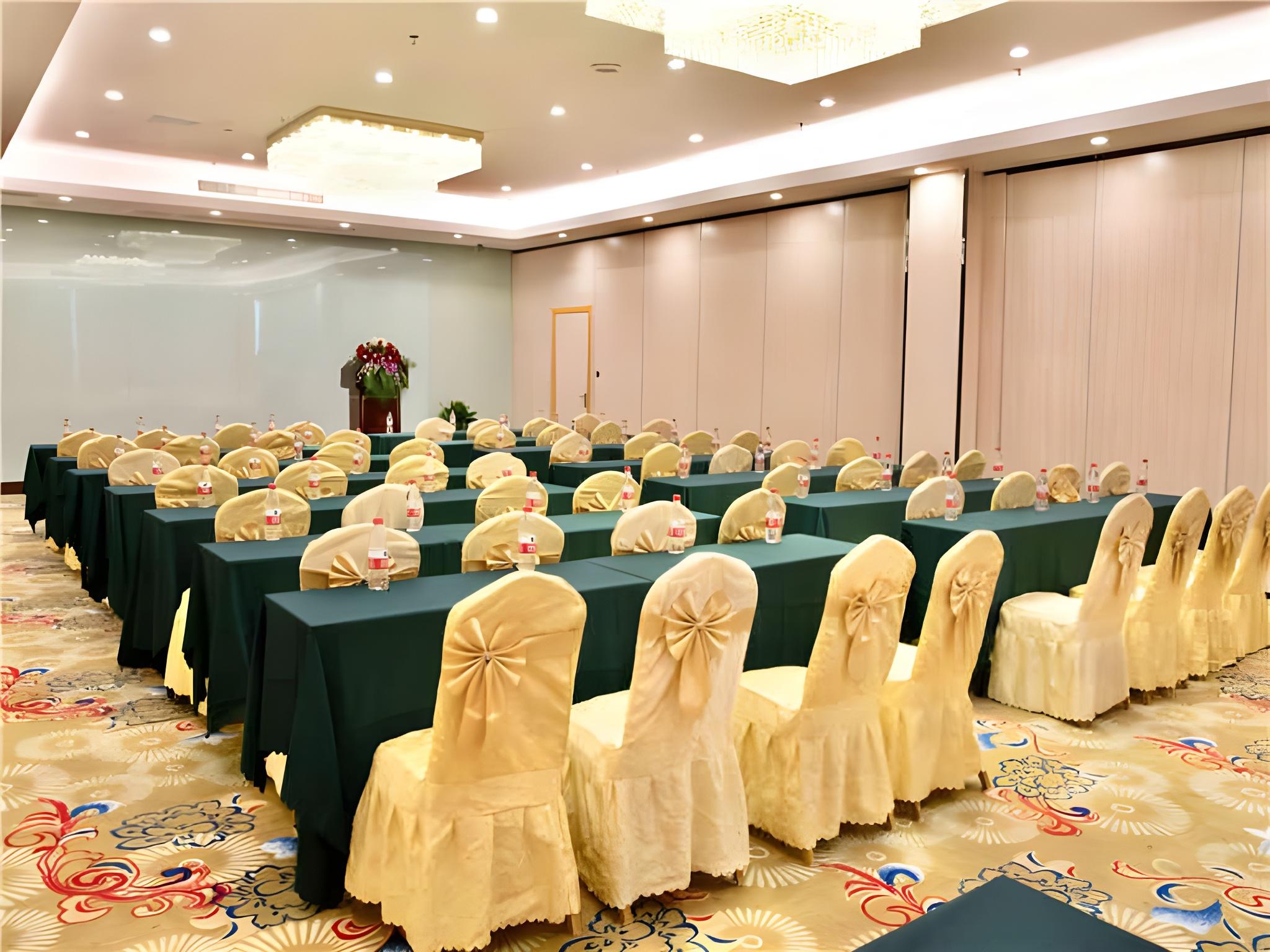 Vienna Hotel (Suzhou Fashion stage Yangcheng Lake store) 36/46