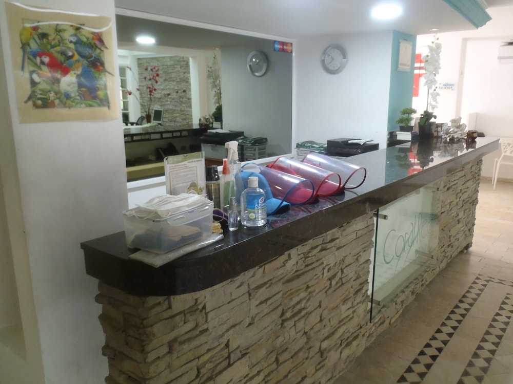 Coral Reef Hotel 47/58