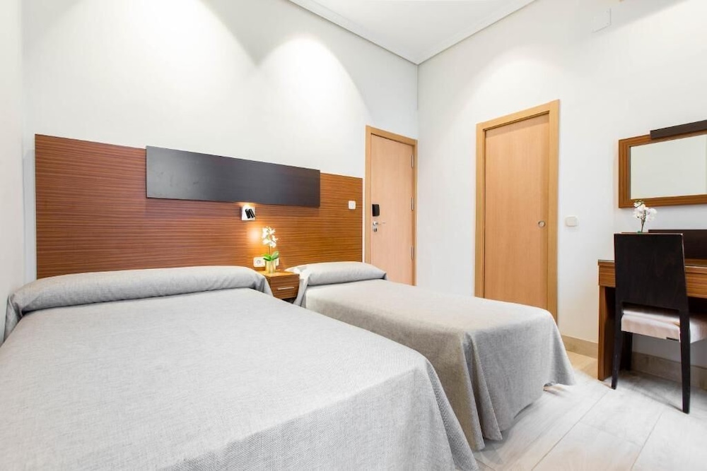 ROOM, TRIPLE