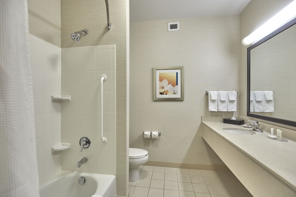 Fairfield Inn Suites By Marriott Burlington 12/32