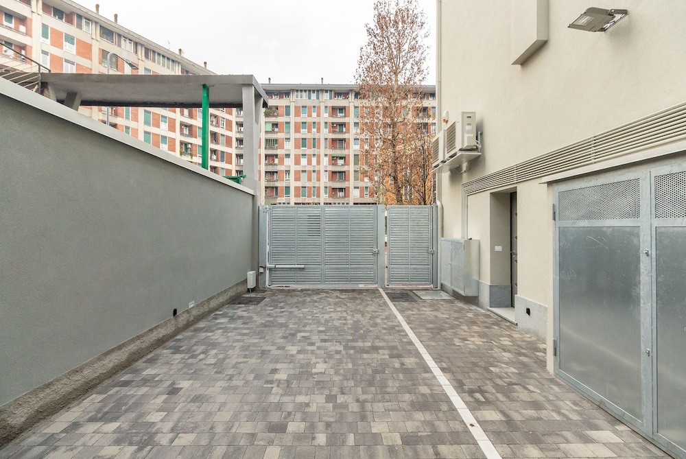 Alessia s Building- Affori FN 24/30