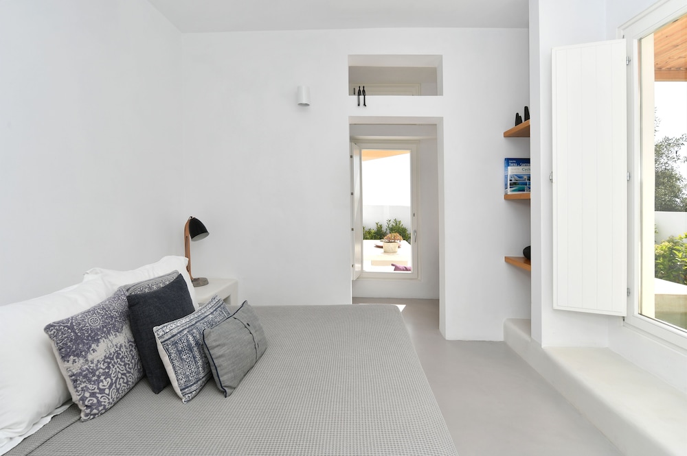 Thiro Villas Santorini 5/27