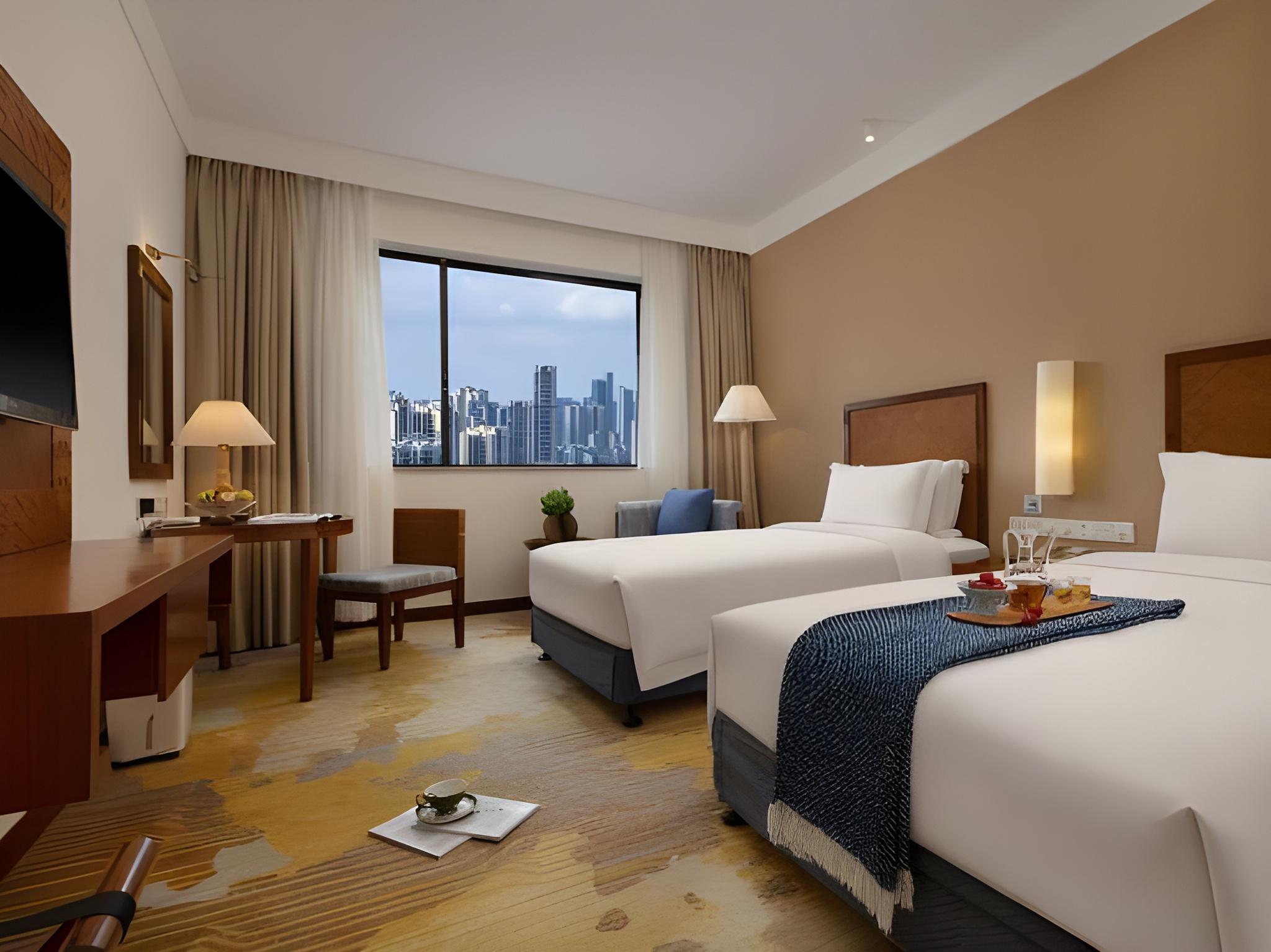 Twin Beds Room City View