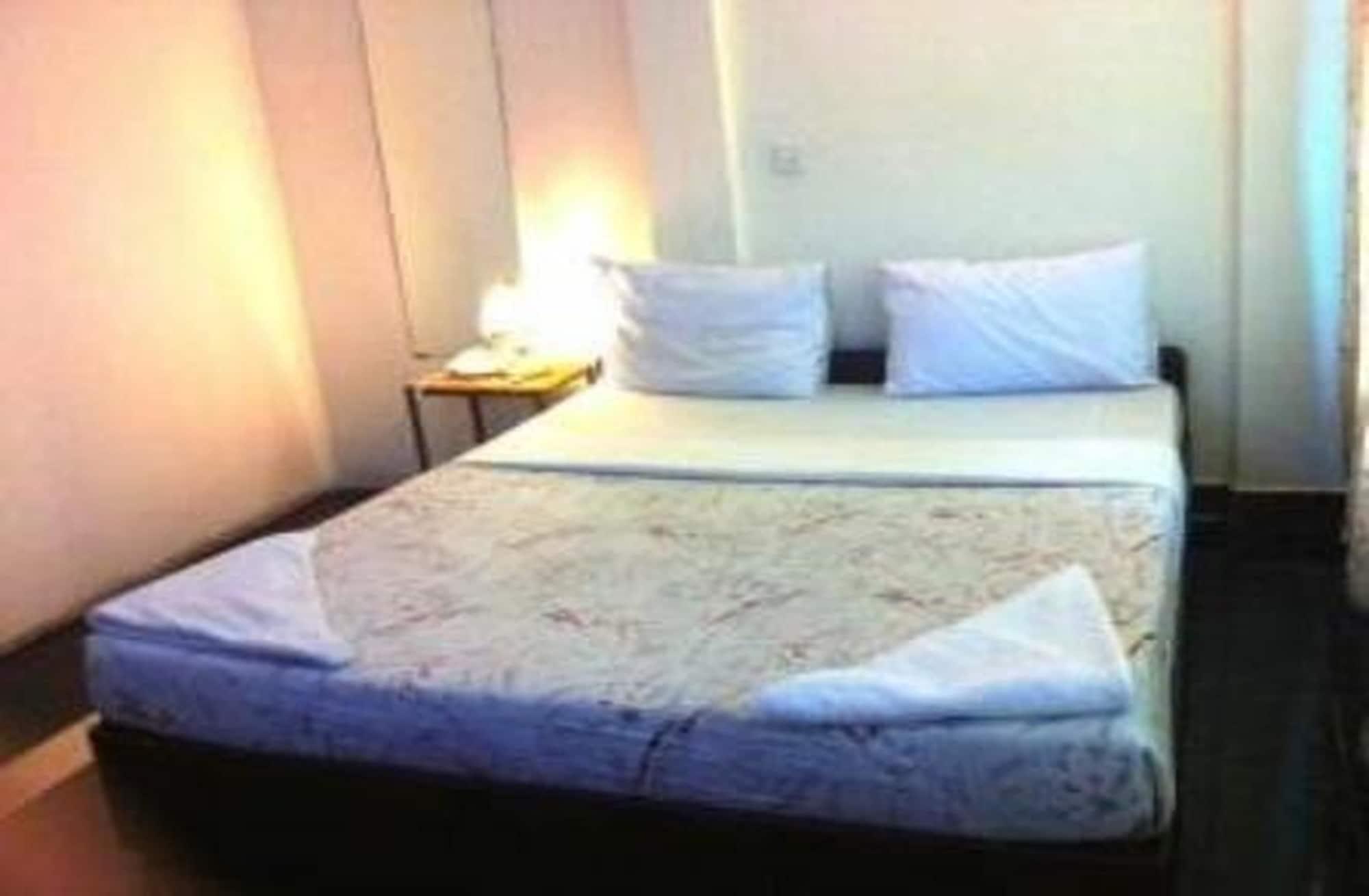 Golden World Guesthouse 3/14