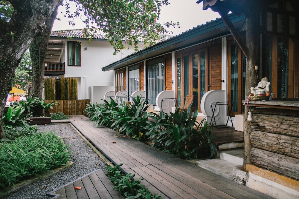 Sichon Cabana Beach Resort 74/80
