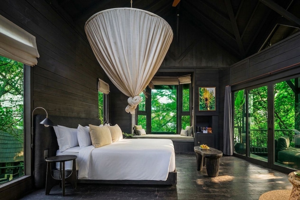 Hideaway, Tree House, Queen Bed