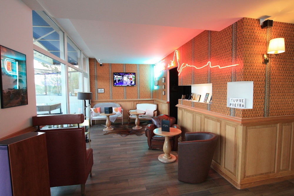 La Pietra Hotel Restaurant 28/50