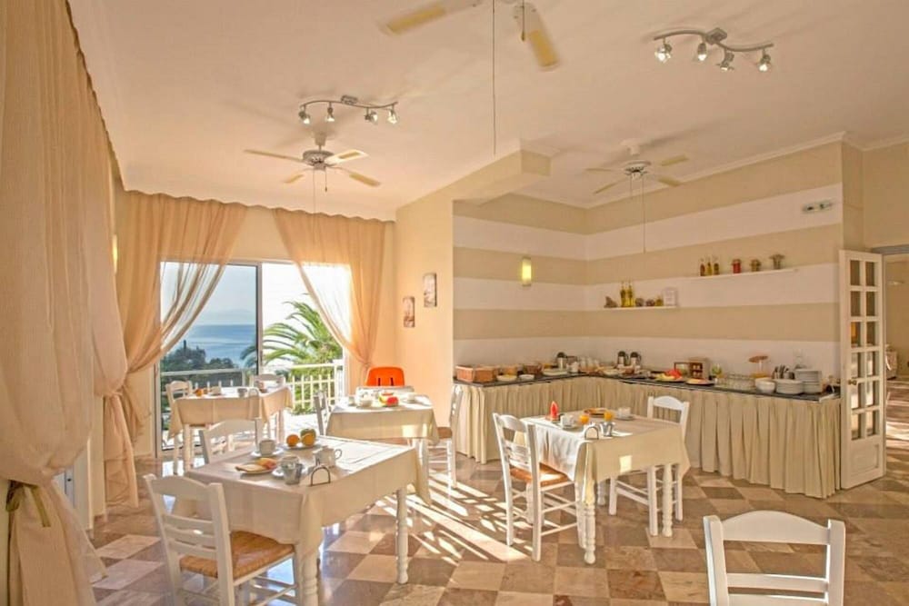 Aurora Beach Hotel 28/50