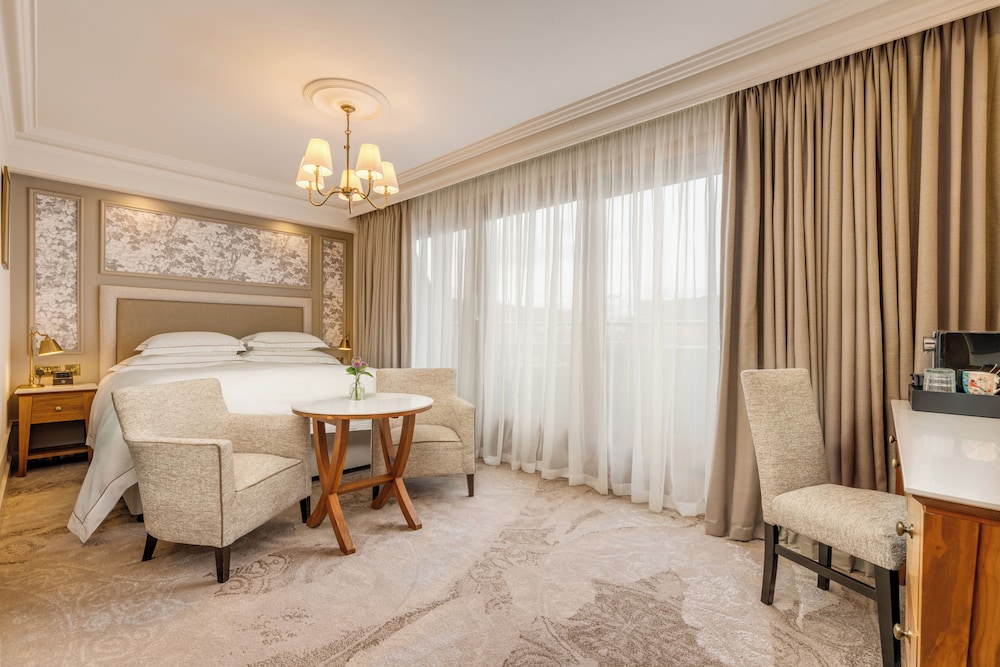 CONTEMPORARY, KING BED