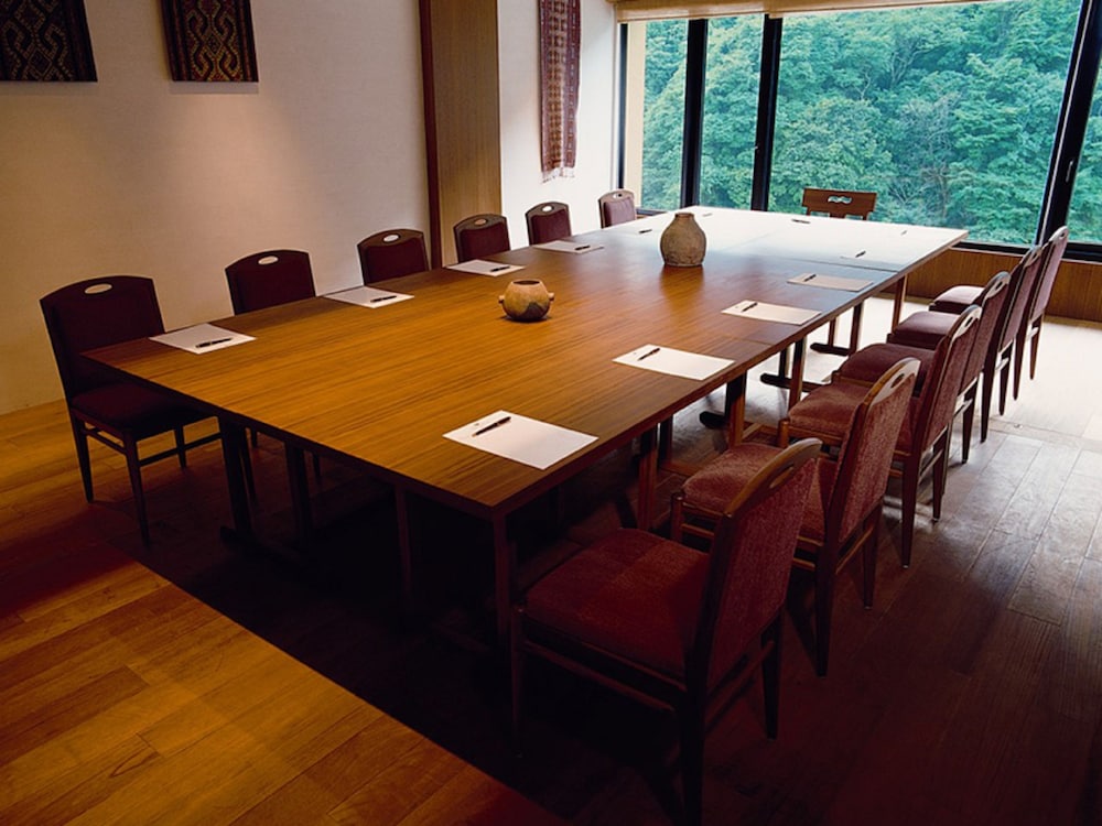VOLANDO URAI SPRING SPA AND RESORT 58/66