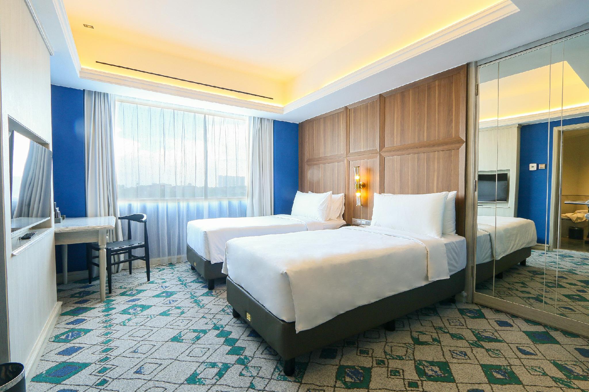 Premier, Deluxe, Twin Beds, King Bed