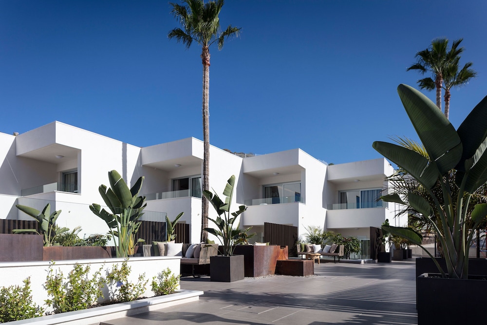 Ohasis Boutique Suites 3/50