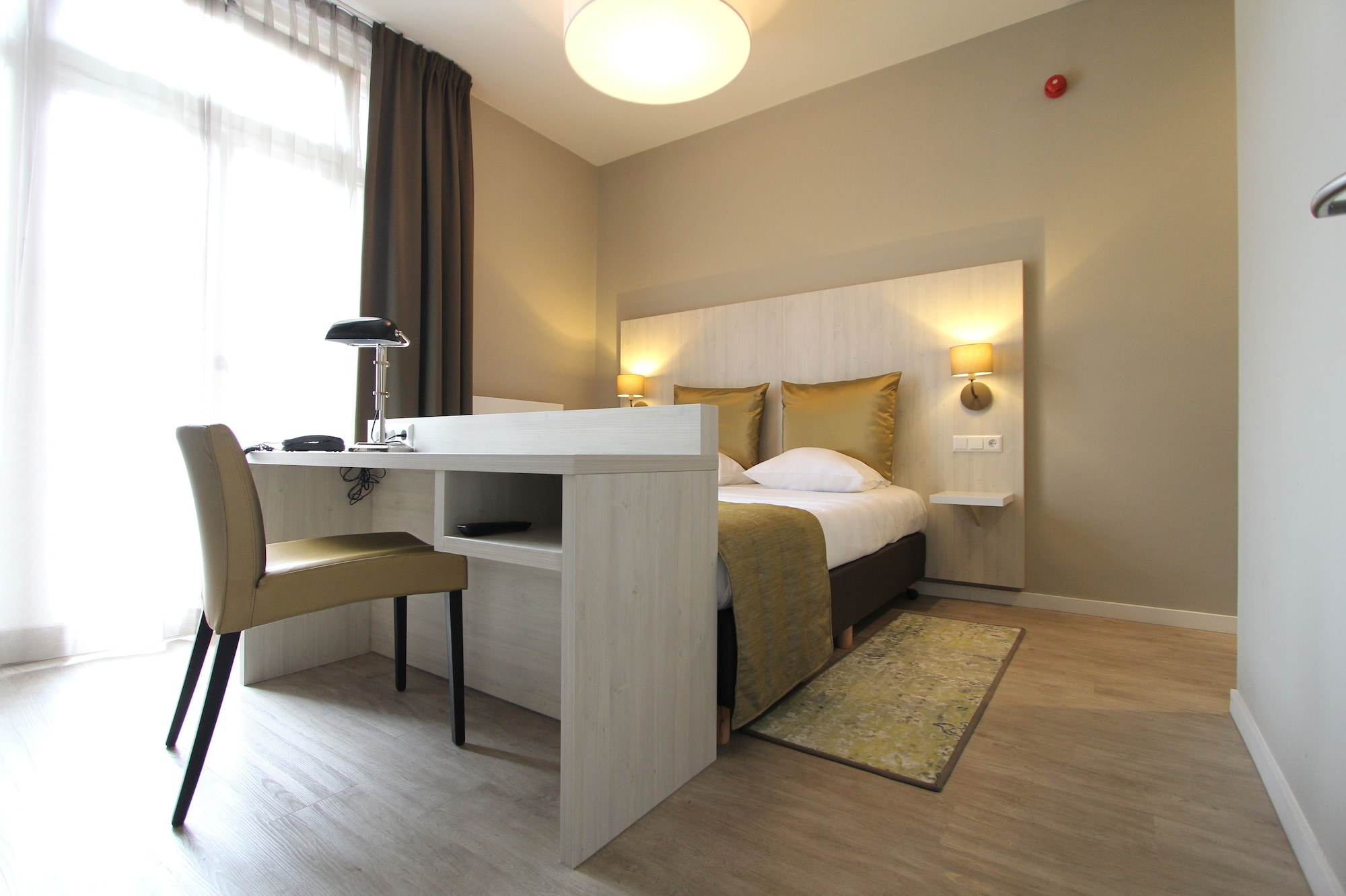 EXECUTIVE, DOUBLE BED