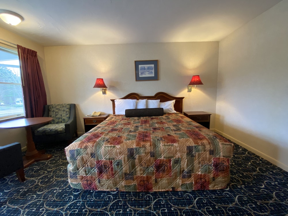 Economy Lodge 682 Main St Sturbridge 14/39