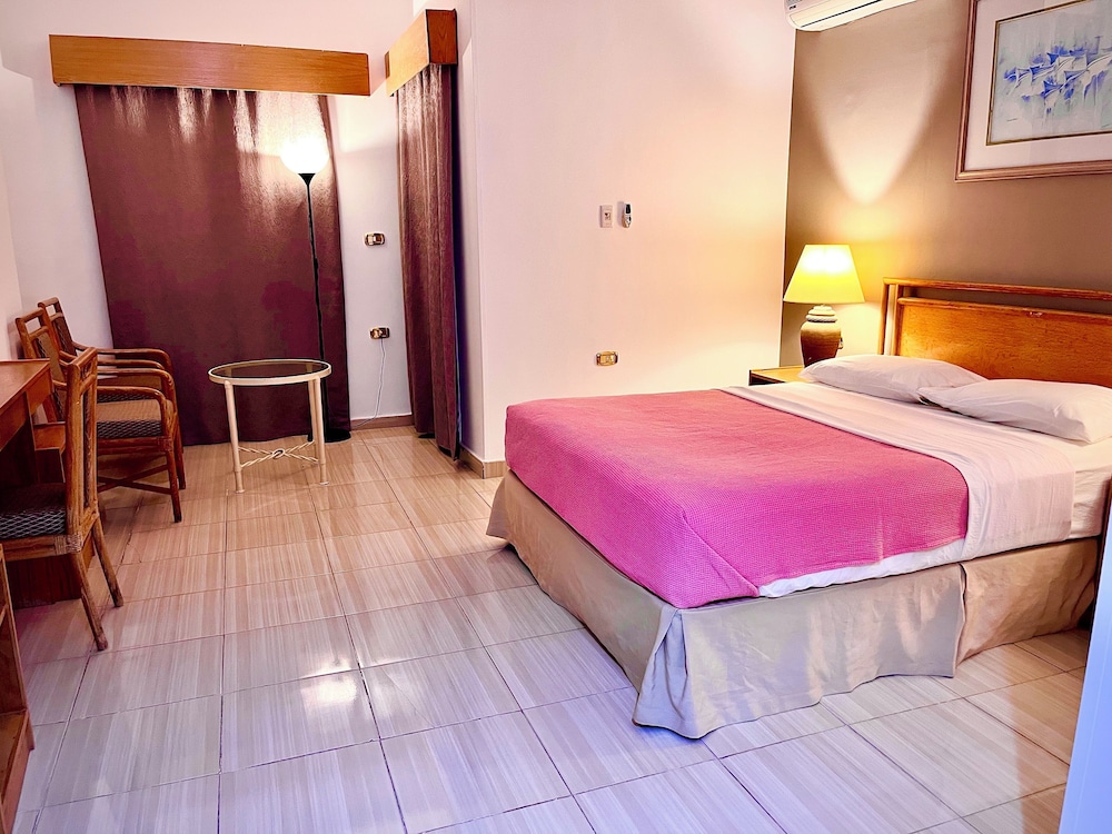 DELUXE, DOUBLE BED