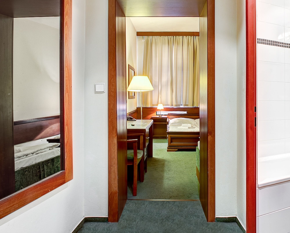 Three Crowns Hotel 55/55