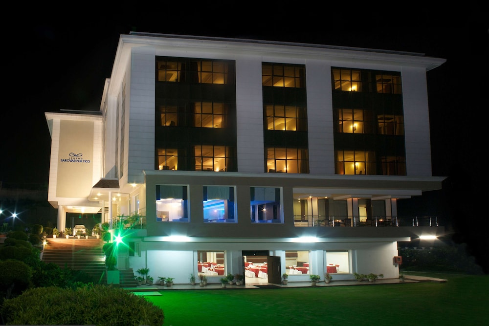 Hotel Legend Sarovar Portico 1/28