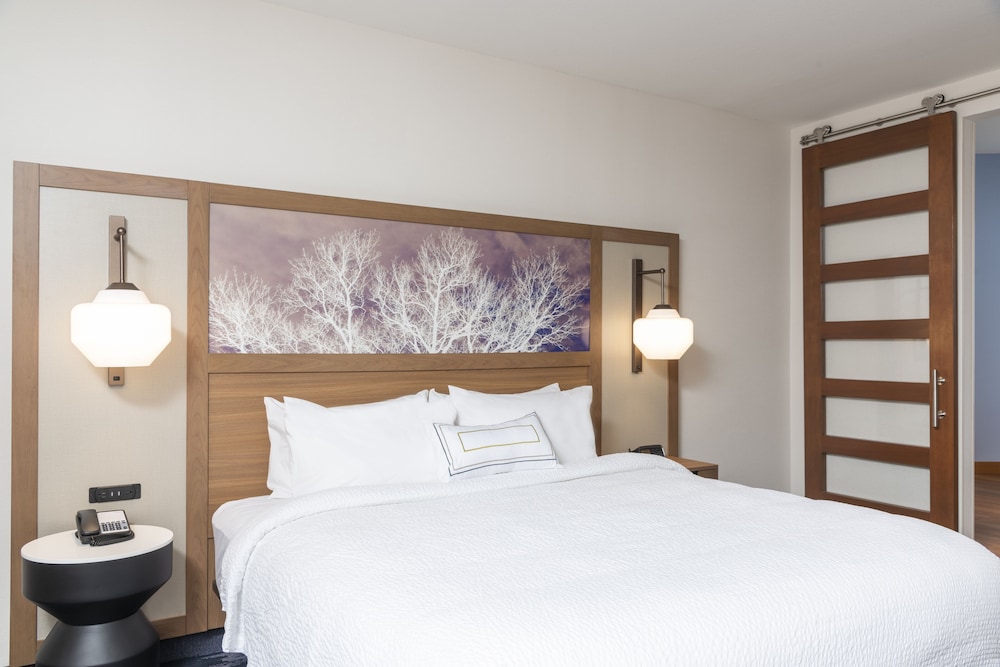 Fairfield Inn And Suites Fair Oaks Farms 19/56