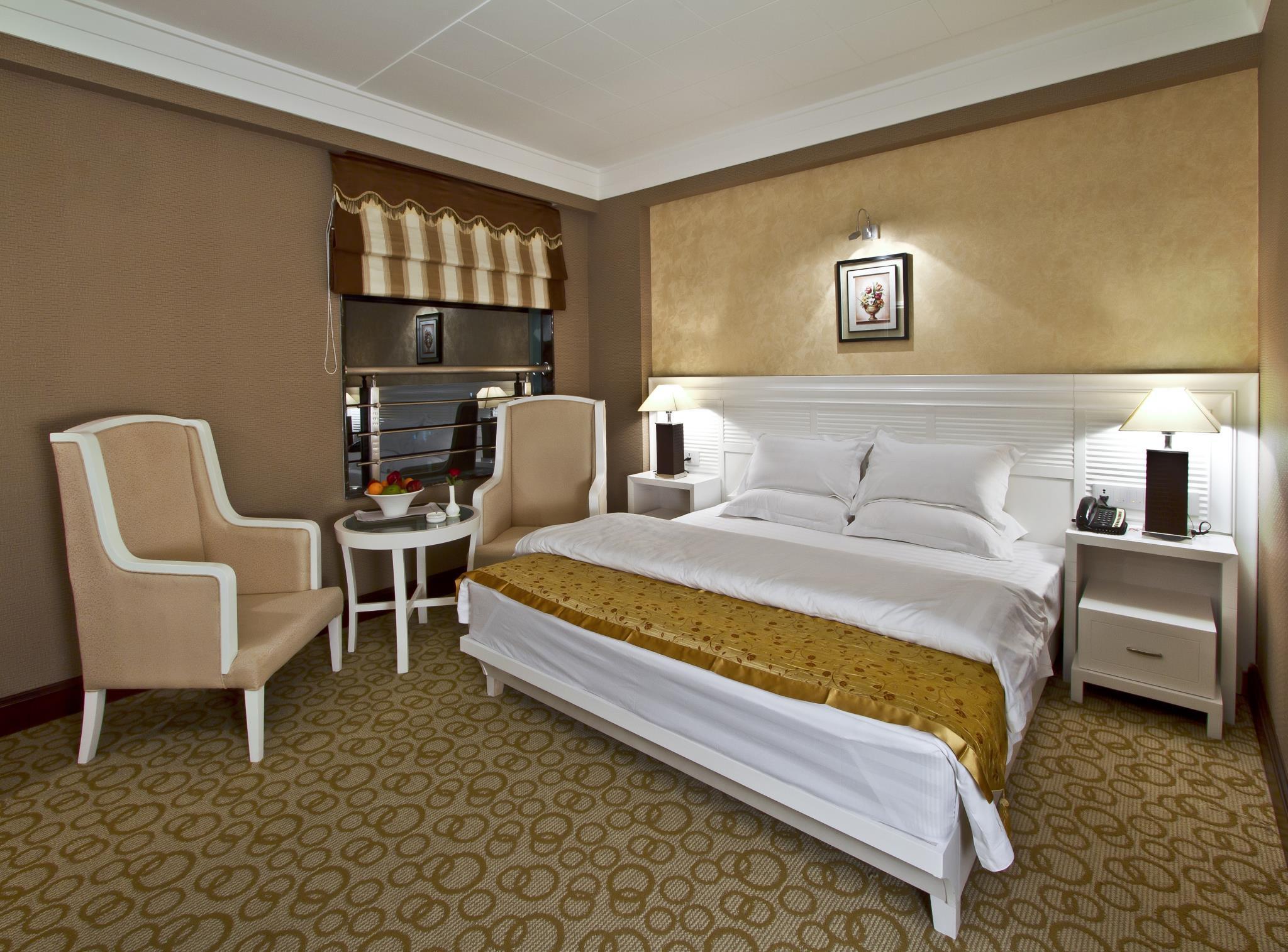 Hotel Gargee Grand 5/25