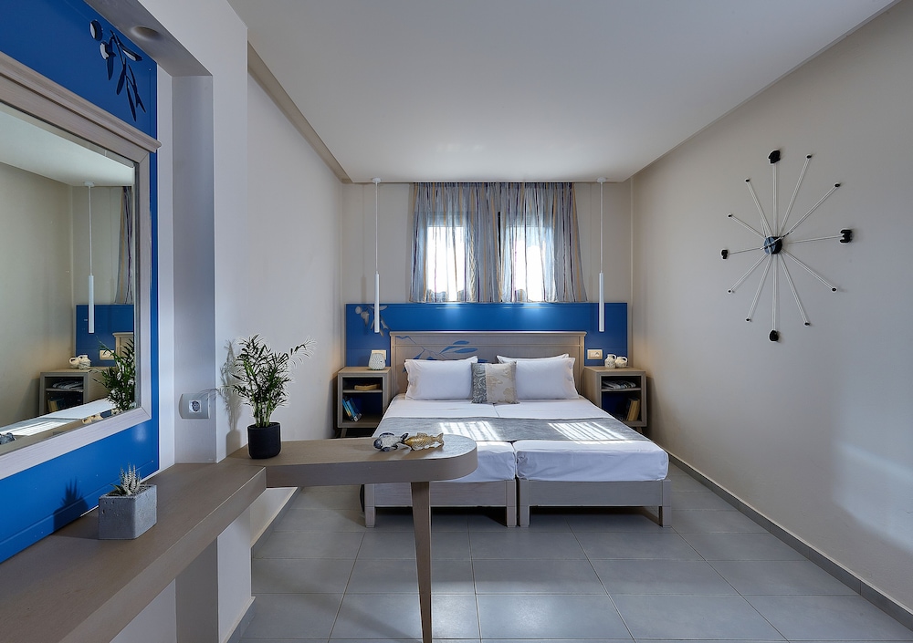 1 Bedroom, Suite, Double Bed, Garden or Land View, 2 Sofa