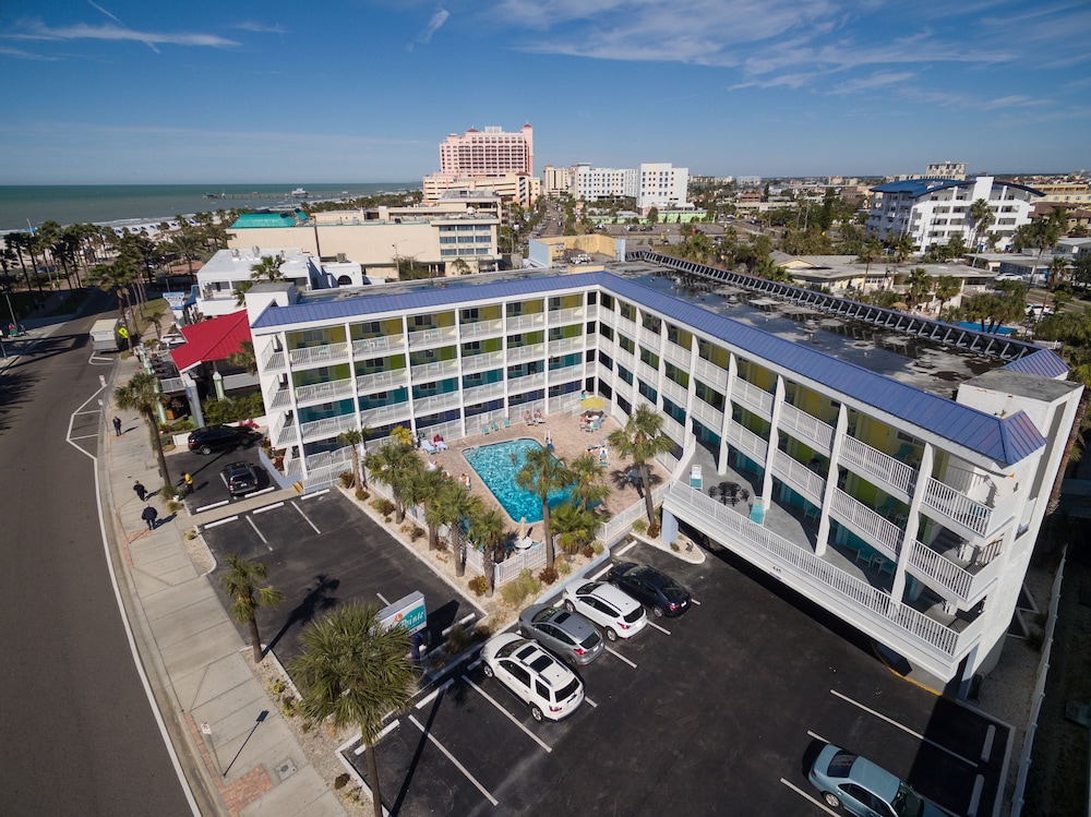 PELICAN POINTE SUITES 7/58