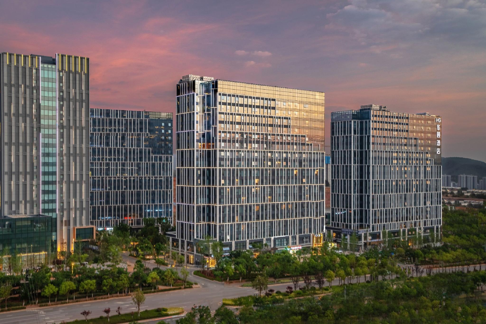 Kunming Huagu Hotel (Changshui International Airport Platinum Port Modern Plaza Store) 3/23