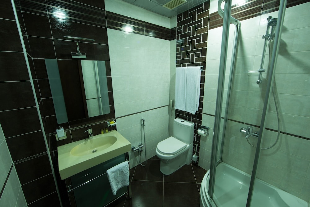 Kaspia Park City Hotel 5/37