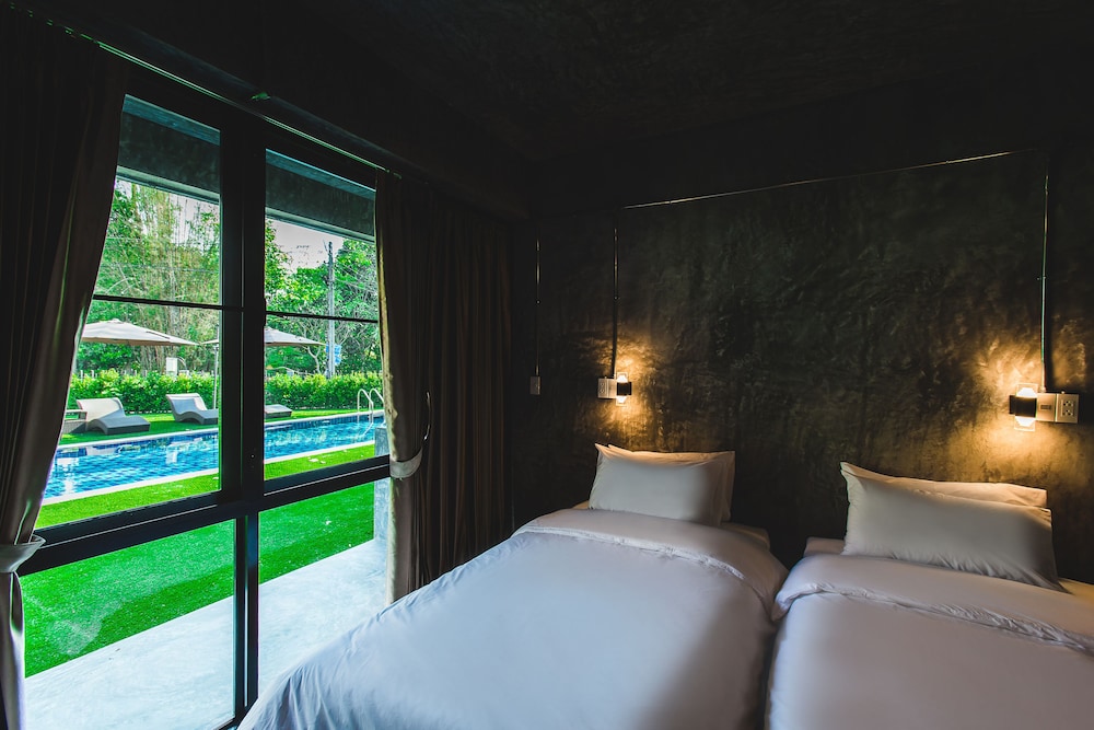 Stucco Loft Residency 28/72