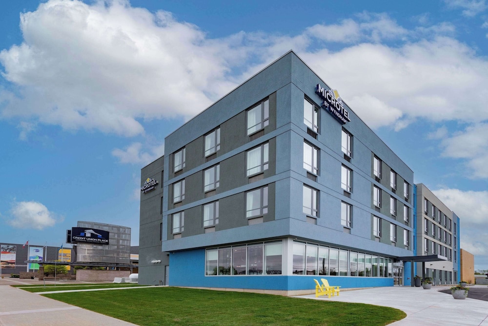 Microtel Inn and Suites by Wyndham Summerside 2/39