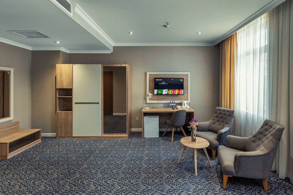 Metro City Hotel 38/44