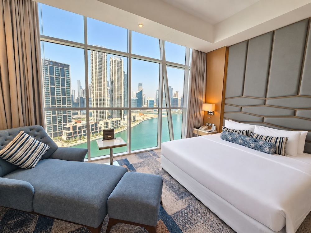 1 Bedroom, Suite, King Bed, Dubai Canal View