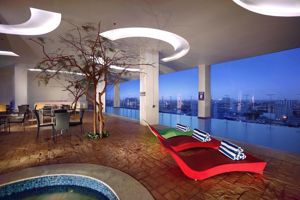 Aston Makassar Hotel and Convention Center 24/48