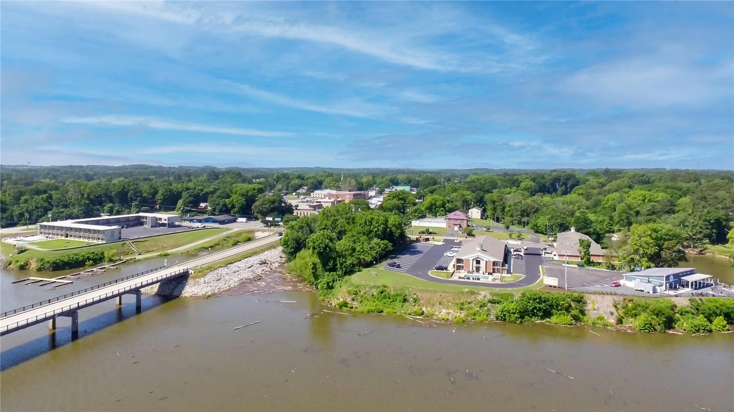 Clarion Pointe on the lake Clarksville-South Hill West 19/25