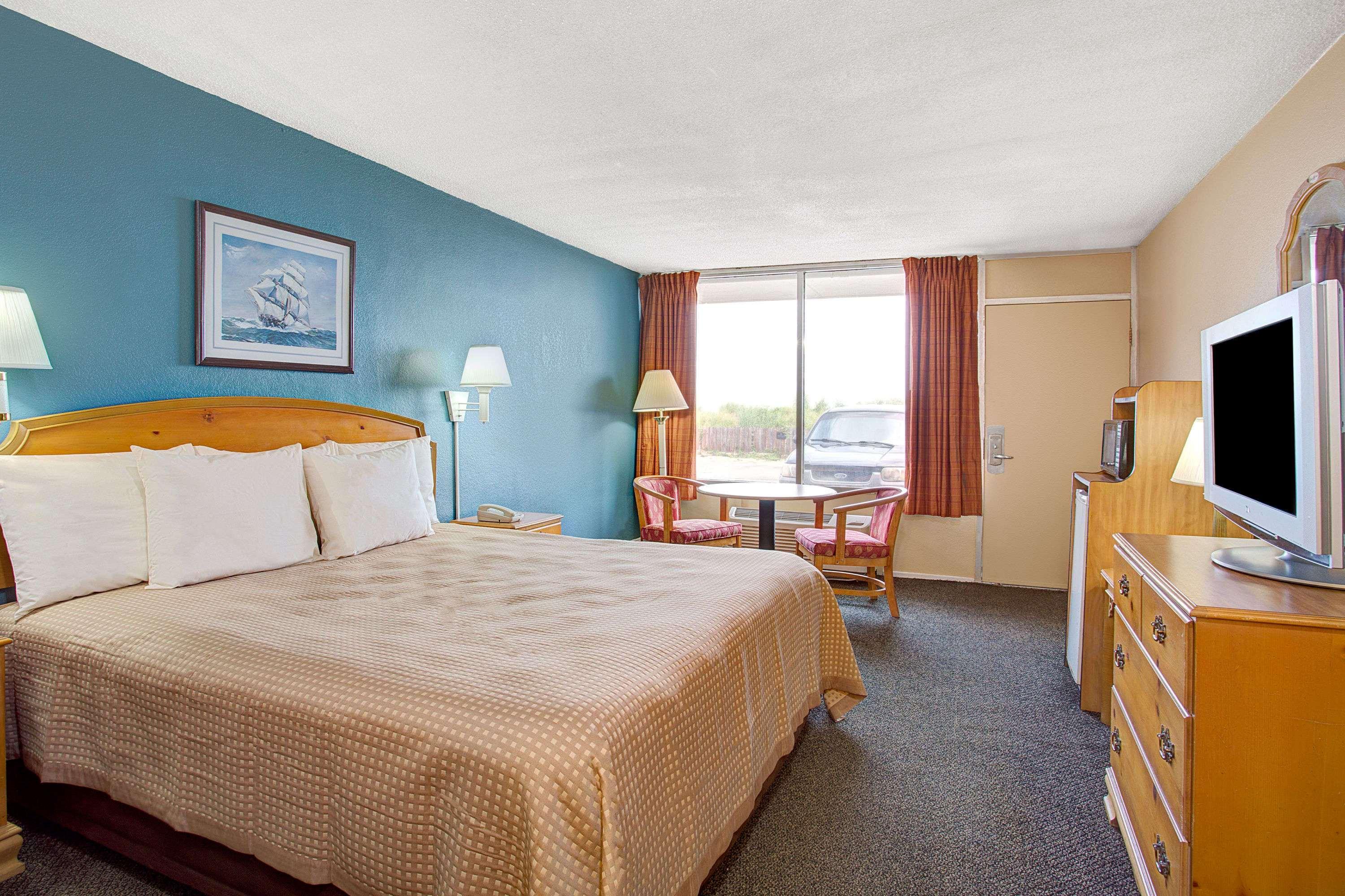 Room, King Bed, Bay View