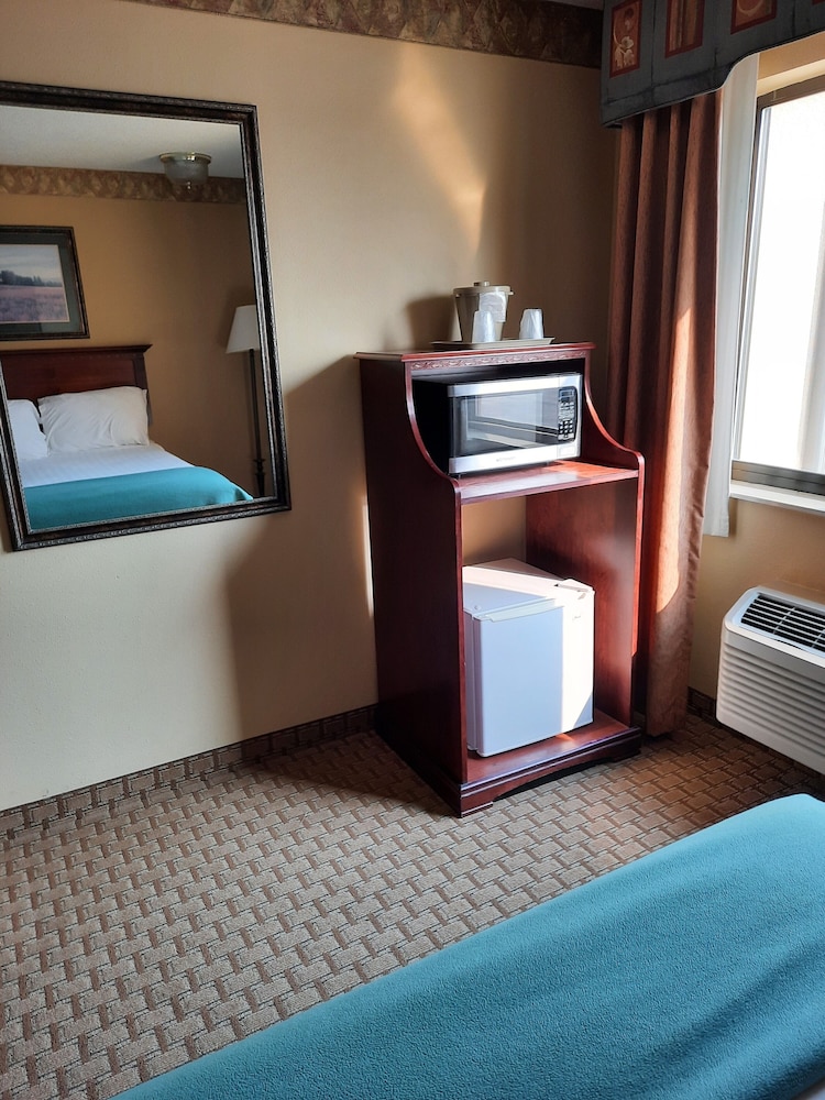 Horse Creek Inn - McCook 16/36