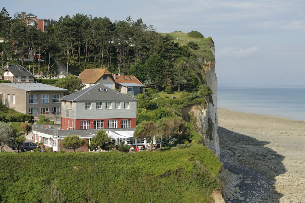 Hotel The Originals Le Cise 67/74