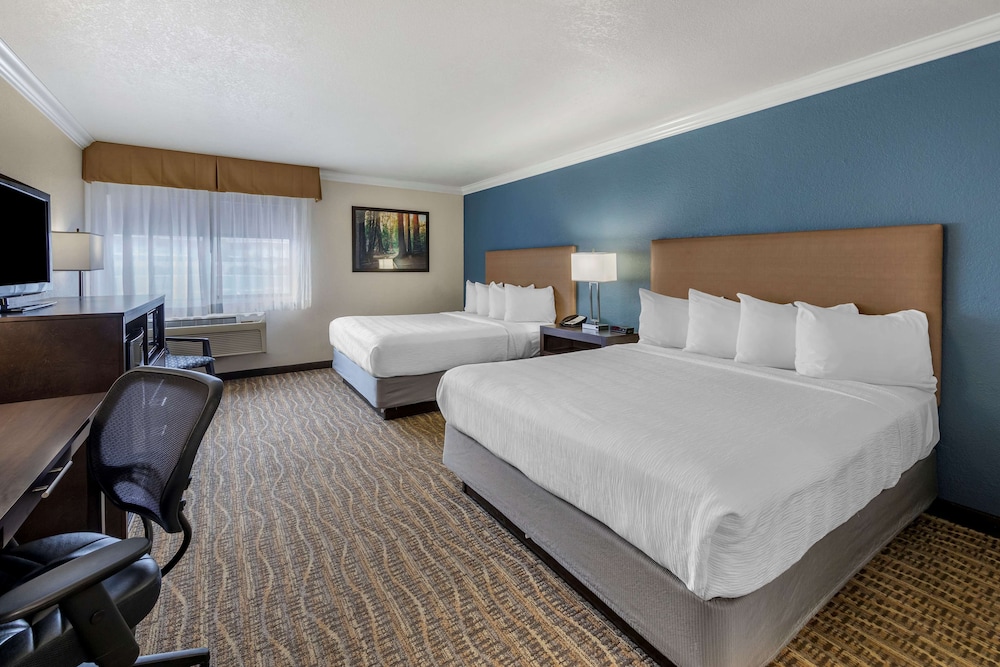 Best Western Town & Country Lodge 17/58