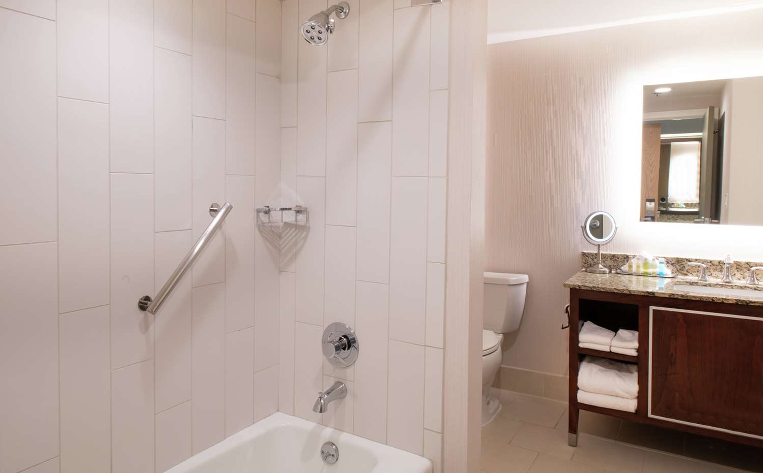 Deluxe, 2 Queen Beds, Doubletree By Hilton Hotel Portland 3/3