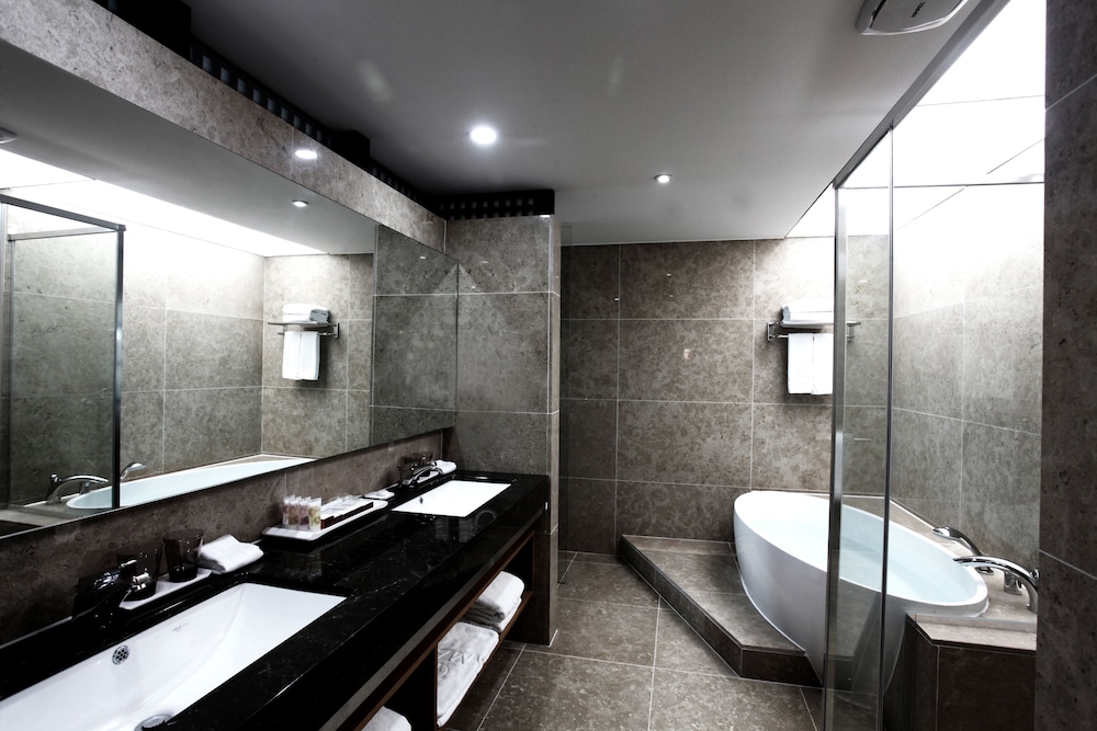 Ramada by Wyndham Jeju Hamdeok 28/70