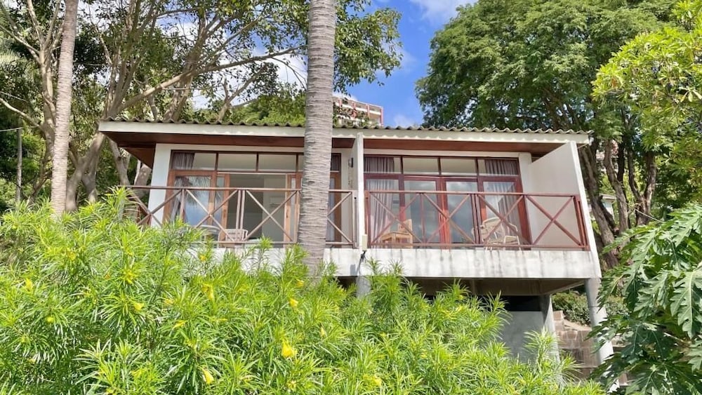 P.D. Beach Resort 5/50