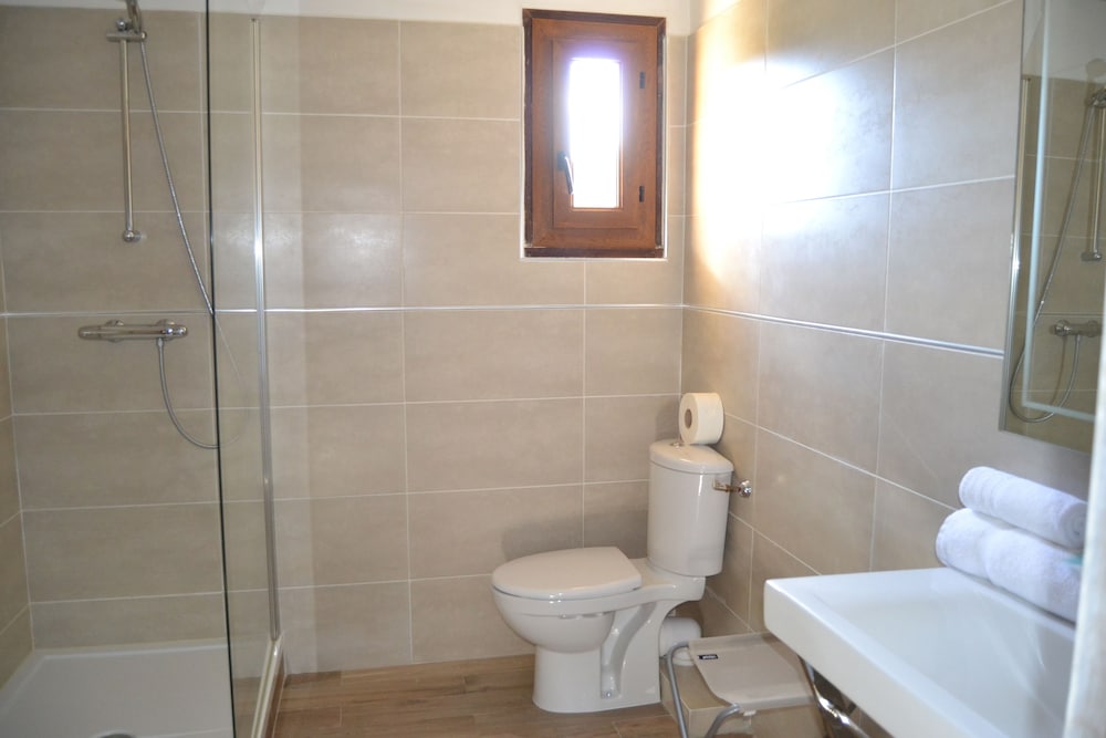 Hotel Cyrnea 22/39