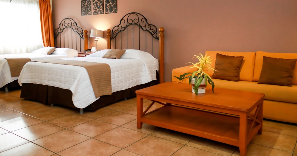 Las Magnolias Hotel 36/78
