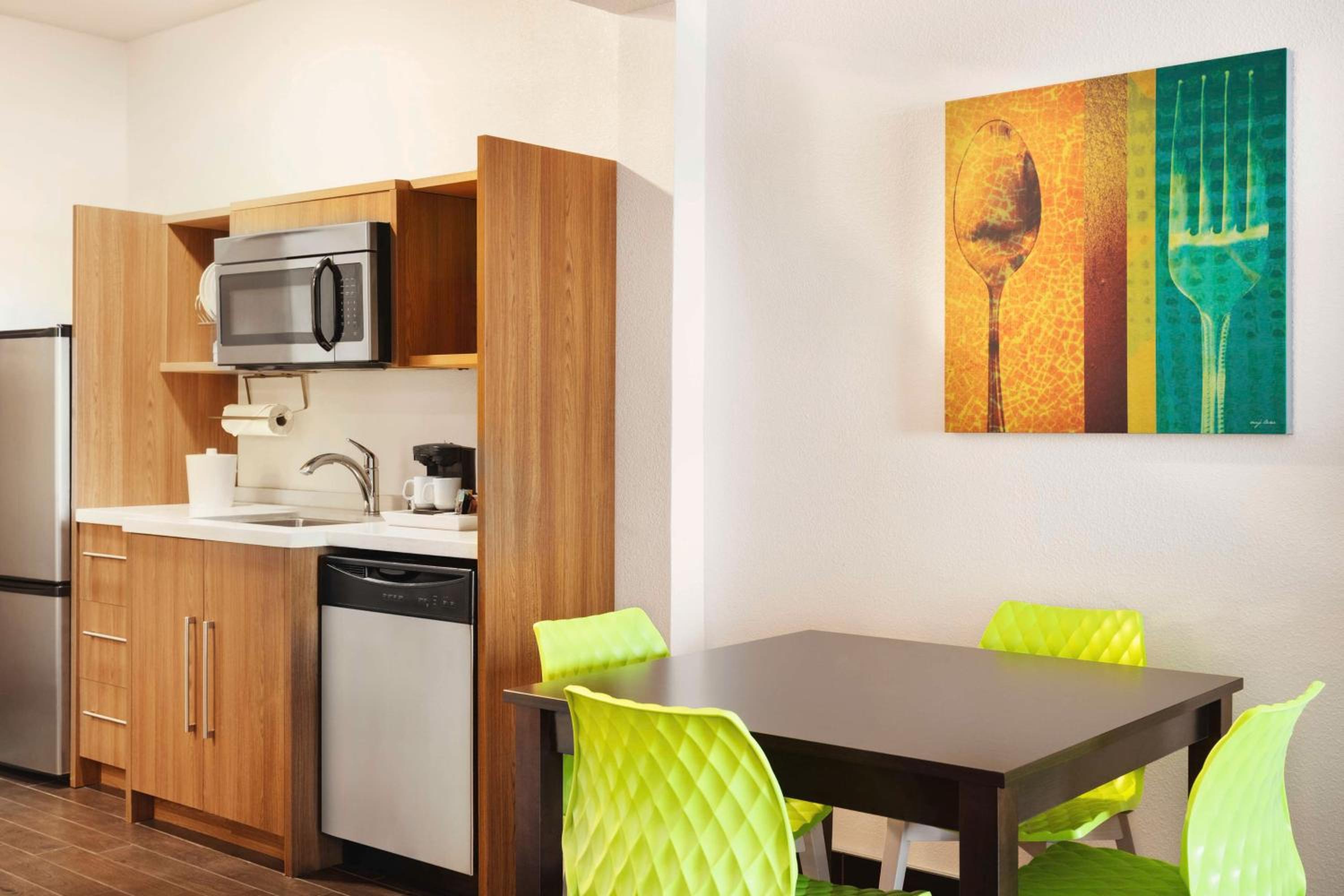 1 BEDROOM, SUITE, 2 QUEEN BEDS